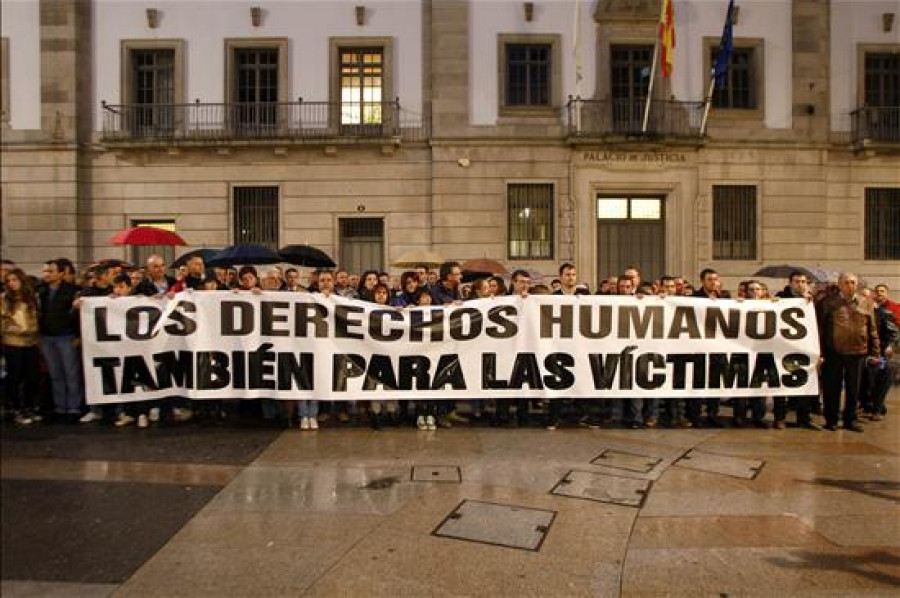 Familiares y amigos de las víctimas del crimen de Nigrán piden "derechos humanos"