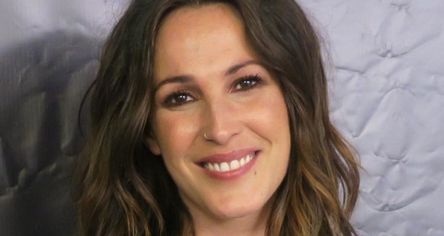 Una “nueva” Malú estrenó  ayer su canción “Invisible”