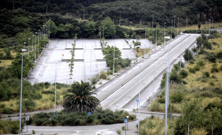 Vecinos de Novo Mesoiro denuncian una concentración ilegal de coches