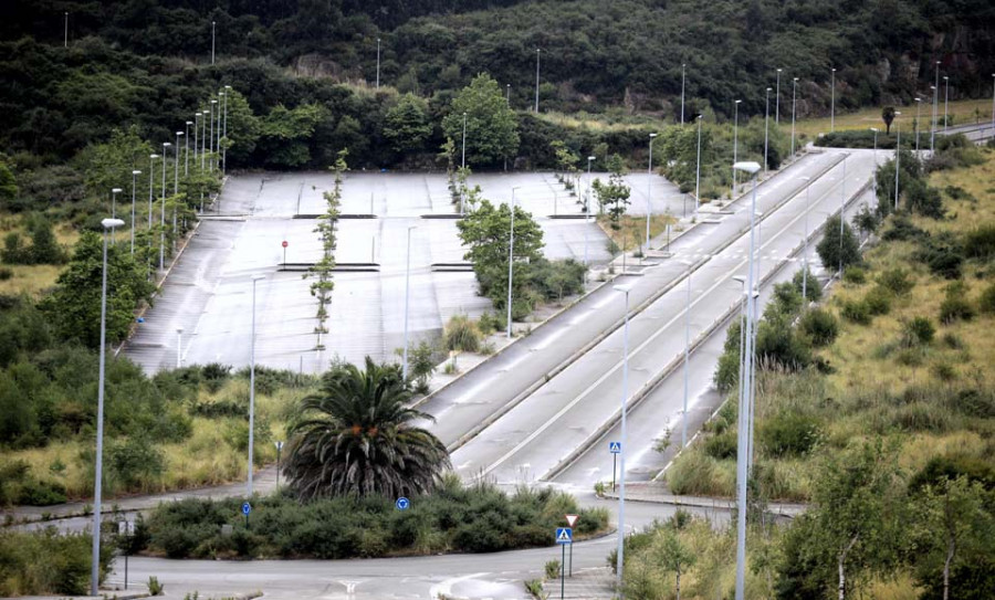 Vecinos de Novo Mesoiro denuncian una concentración ilegal de coches