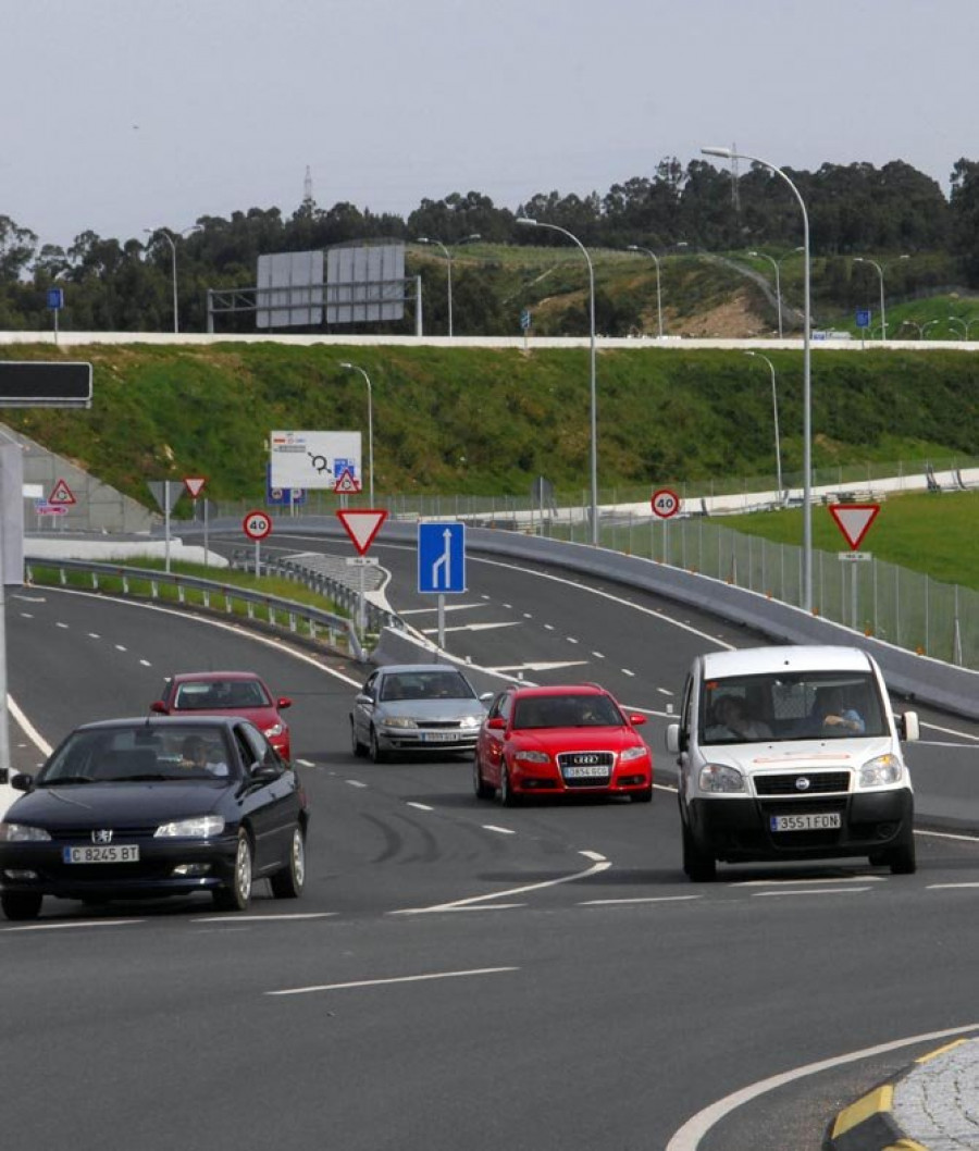 Dos personas resultan heridas en un accidente a la entrada de A Coruña