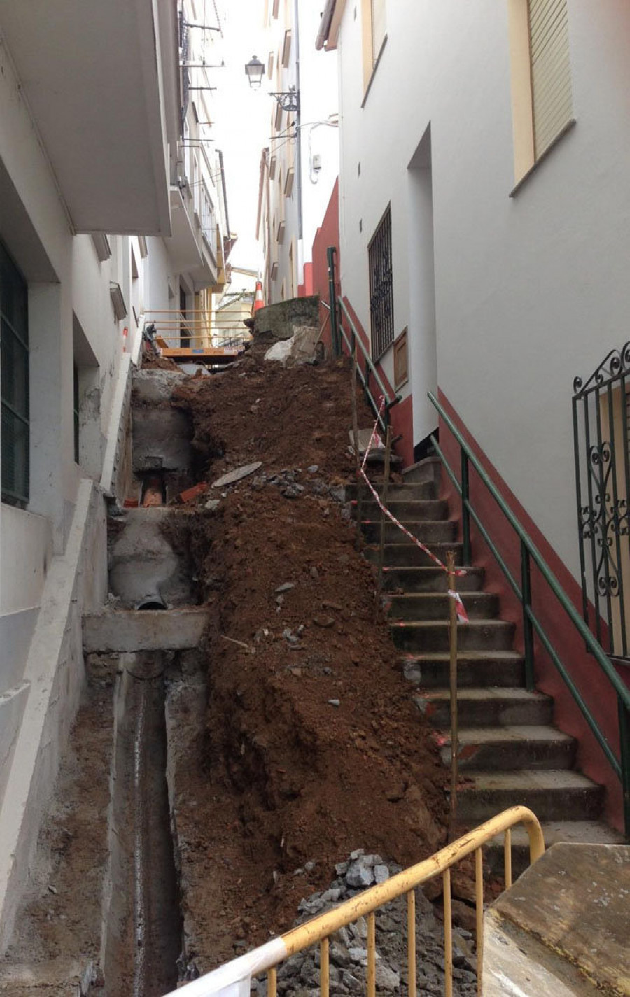 Betanzos mejora los servicios del casco histórico con los trabajos en Porta do Hórreo