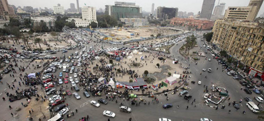 La plaza cairota de Tahrir permanece ocupada por cientos de manifestantes