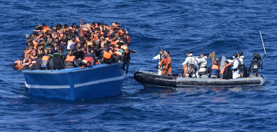 Los militares españoles rescatan a casi 500 personas en el Mediterráneo