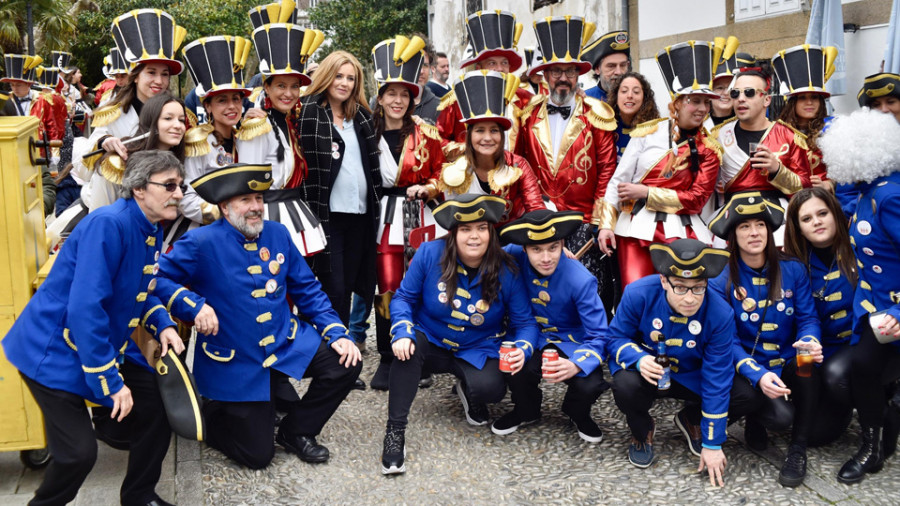 El Carnaval Pequeño de la Ciudad Vieja pone fin a las fiestas al son de la música de las grandes comparsas