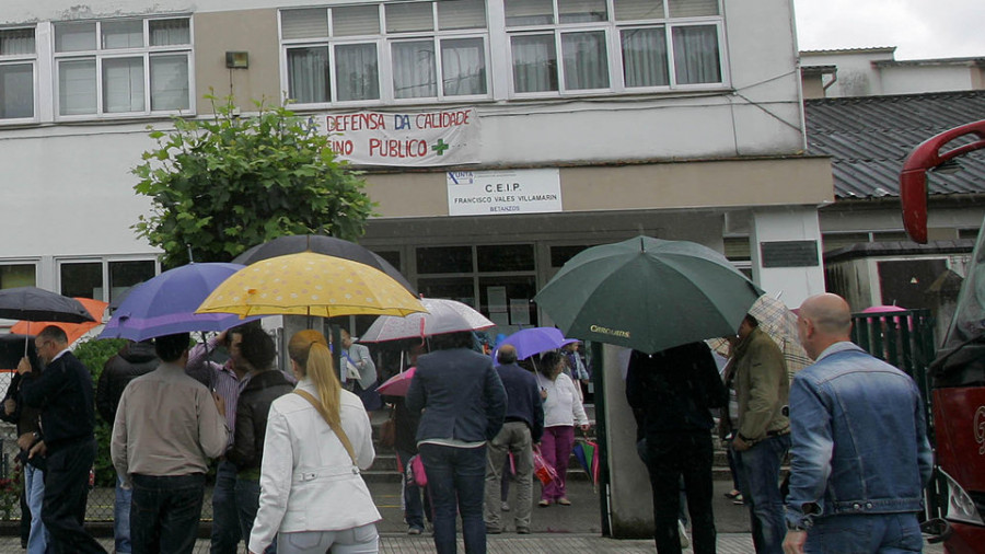 Betanzos acusa a Educación de colocar en el Francisco Aguiar “ventanas usadas” de un centro de Arzúa