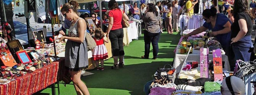 Decenas de personas visitaron el mercadillo de El Pantalán