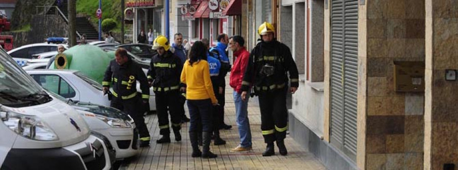 Un incendio en una parrillada obliga a desalojar un edificio en Fonteculler