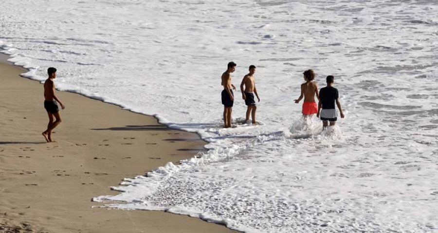 La Policía Local de A Coruña controlará de forma presencial la capacidad en las playas a partir del lunes