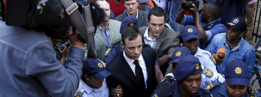 Pistorius sale de la cárcel y pasa a arresto domiciliario