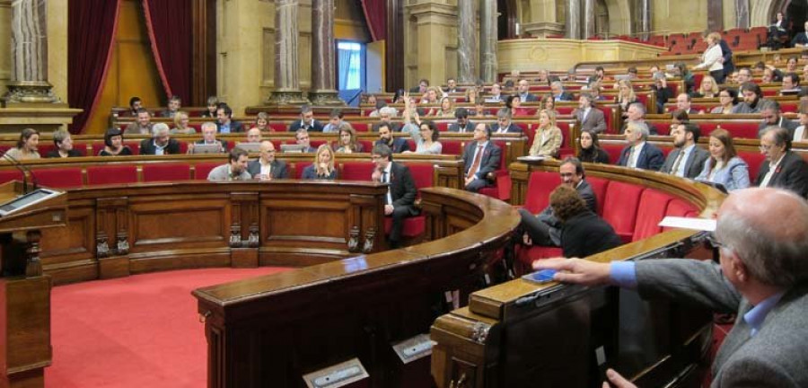 El Constitucional suspende el referéndum catalán previsto para 2017