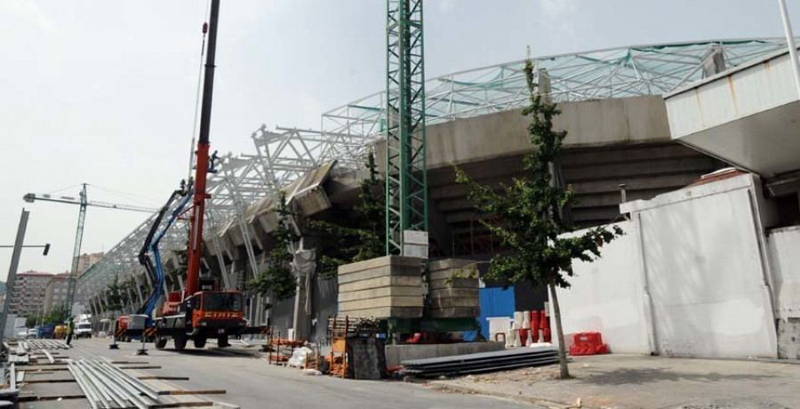 El Ayuntamiento dará luz verde al proyecto del Deportivo para dotar a Riazor de nueva iluminación