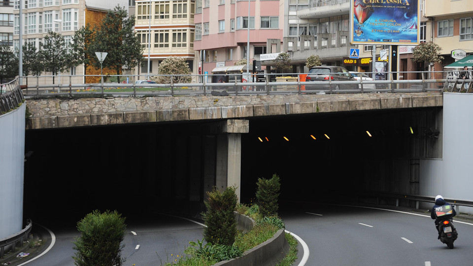 El Gobierno redacta un proyecto para mejorar la seguridad en el túnel coruñés  de Os Castros