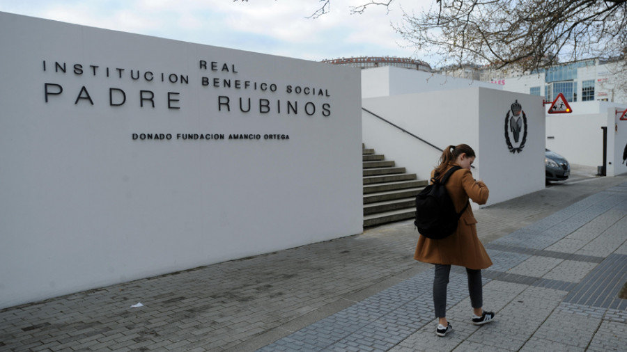 El refugio de Padre Rubinos lleva meses desbordado y paga habitaciones en pensiones