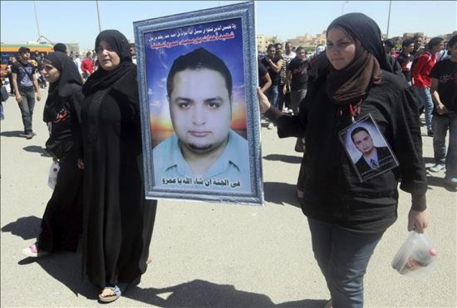 Confirman la condena a muerte de once acusados por la masacre en un estadio de fútbol egipcio