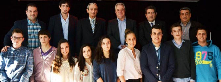 Rivas felicita a los alumnos que han llevado “el nombre de Cambre por Europa”