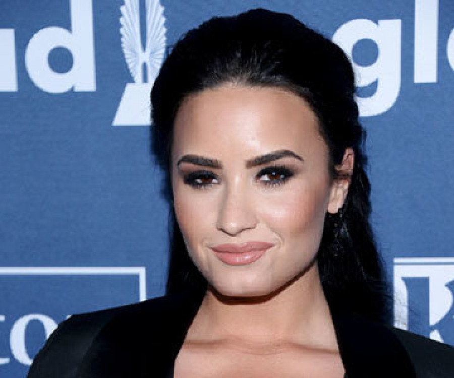 Demi Lovato lanza indirectas  a su expareja a través de Twitter