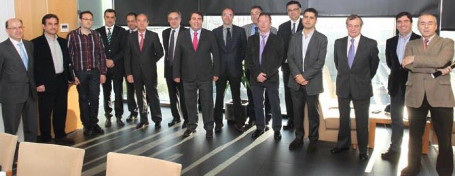 El alcalde presenta el proyecto Coruña Futura a  los profesionales de la ciudad vinculados al mar