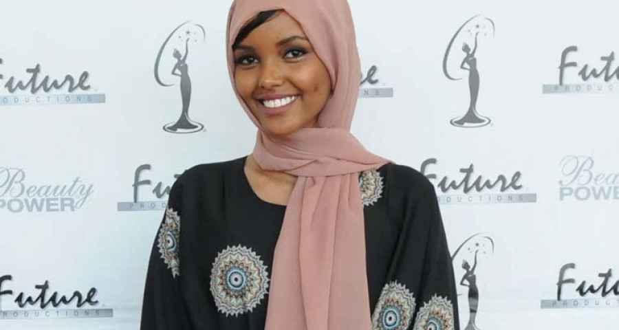 Halima Aden vuelve a desfilar con hiyab en la pasarela de Milán
