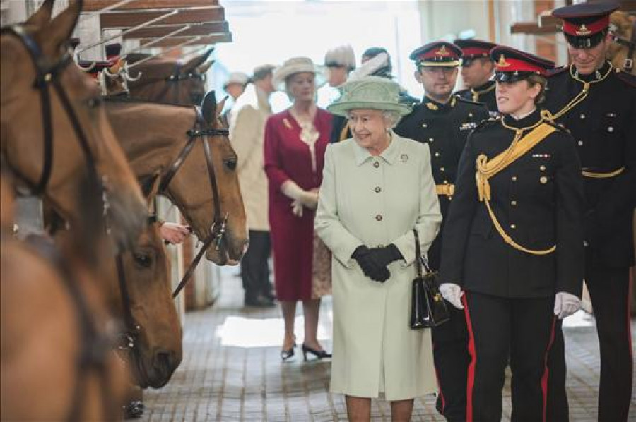 La reina Isabel II celebra los 60 años de su suntuosa coronación