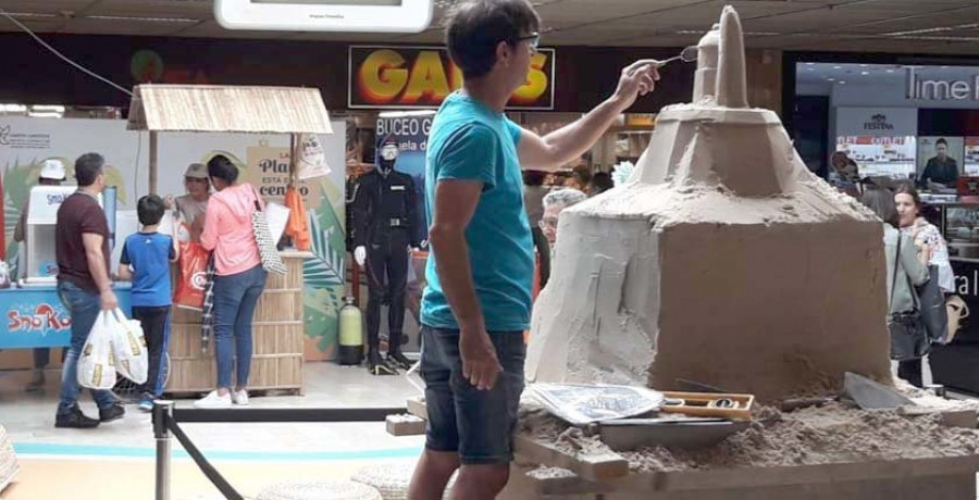 El centro comercial Cuatro Caminos expone un trozo de playa