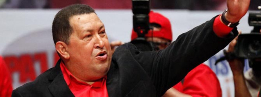 Miles de personas acompañan  a Chávez antes de viajar a Cuba