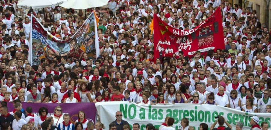 Investigan una pancarta de ultras del Sevilla en apoyo a uno de los presuntos violadores de San Fermín
