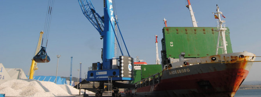El tráfico de cuarzo se traslada a los muelles del Puerto Exterior