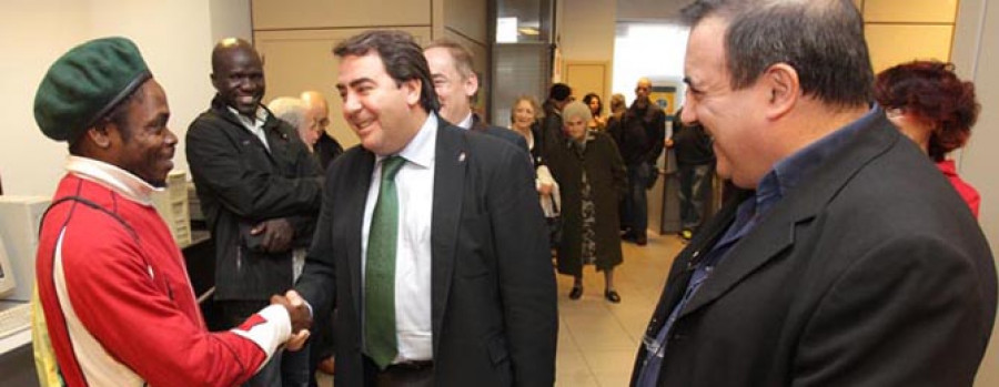 Negreira cede a la asociación Renacer un piso municipal para casa de acogida