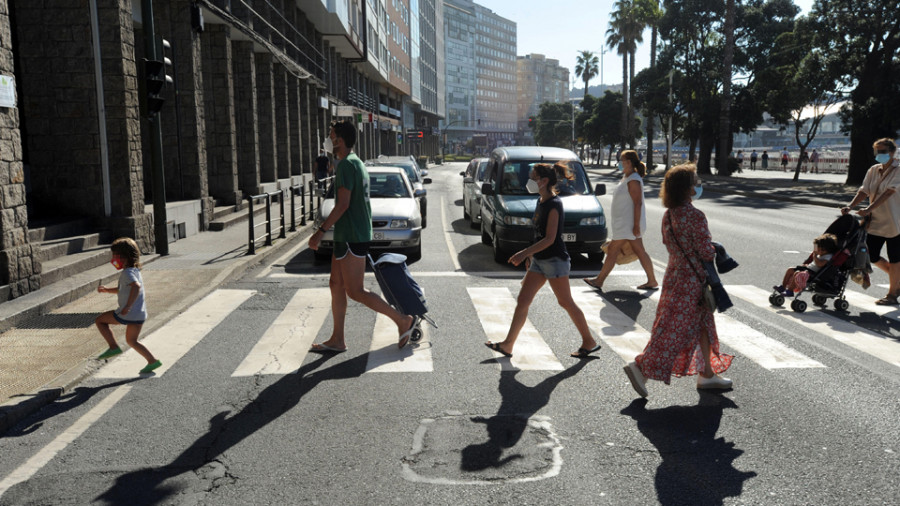 El Ayuntamiento ampliará la acera de la avenida Barrié de la Maza ocupando uno de los carriles del tráfico