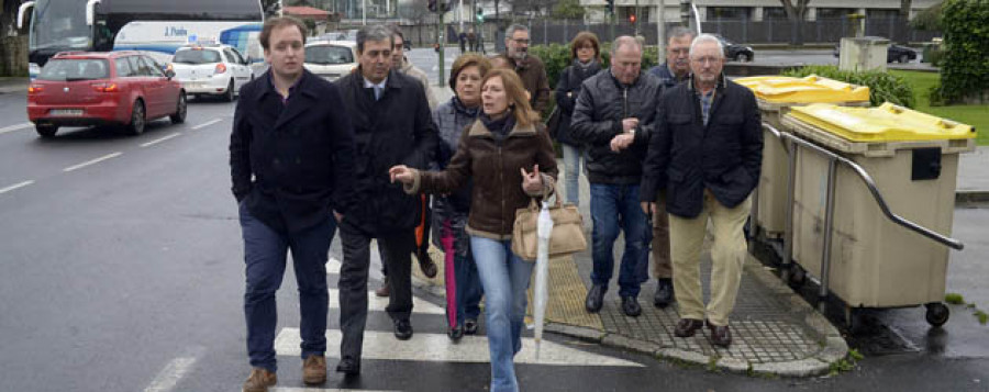 Barcón promete a los vecinos del Barrio de las Flores la renovación de calles y vivendas