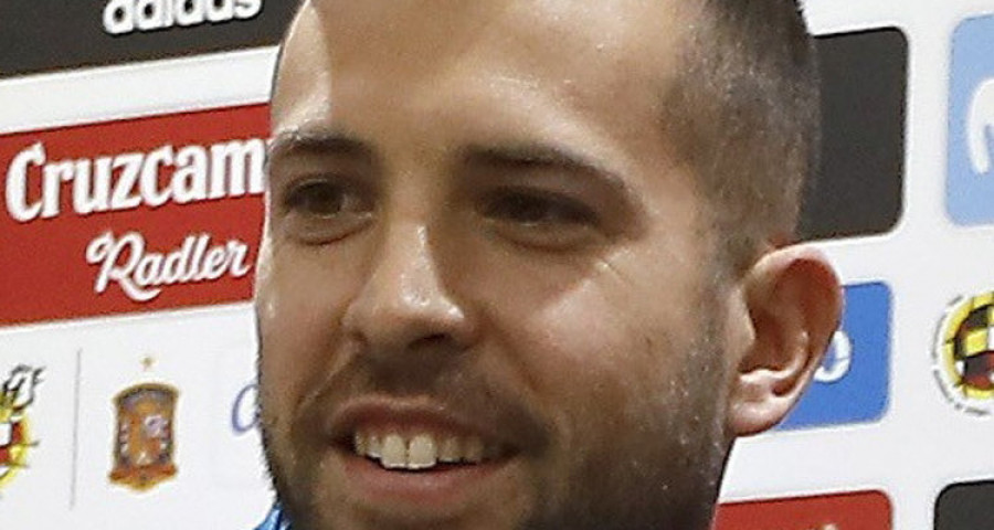 El futbolista Jordi Alba anuncia  el nacimiento de su primer hijo