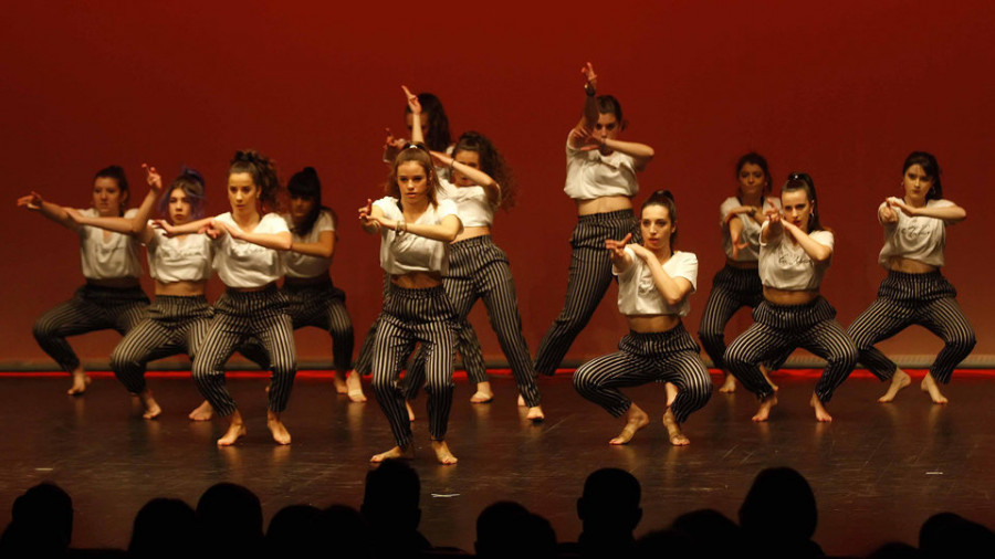 Los alumnos de Danza 10 bailan por una causa benéfica