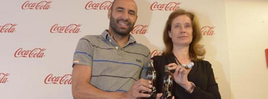 Manuel Pablo firma la edición limitada del centenario  de Coca-Cola