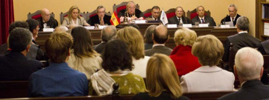 La Real Academia de Jurisprudencia impone la Cruz de Peñafort a López Mosteiro y Fernández-Portal