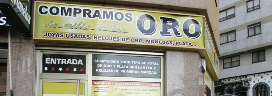 Asaltan una tienda de compraventa  de oro a punta de pistola en Monelos