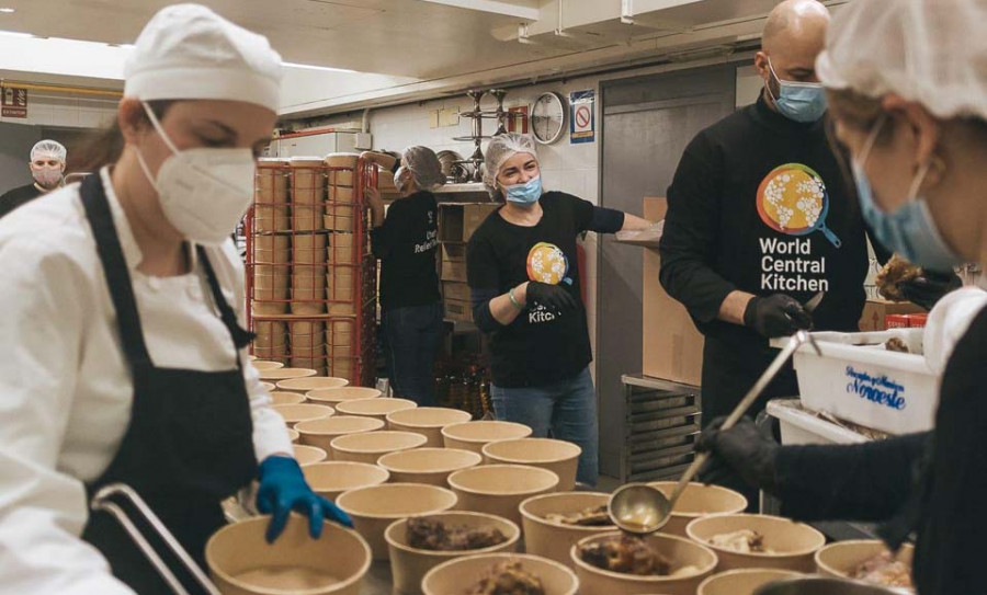 El Finisterre cierra su cocina tras más de 40 días de menús solidarios