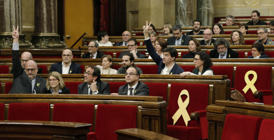 El Parlament reivindica a Puigdemont y el 1-O, pero no ratifica la independencia