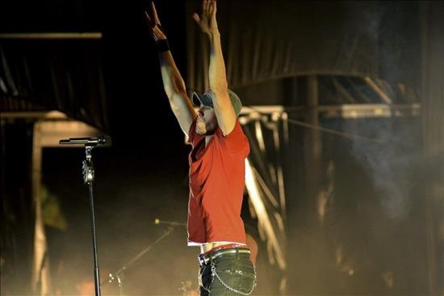"Bailando" de Enrique Iglesias supera los mil millones de visitas en YouTube