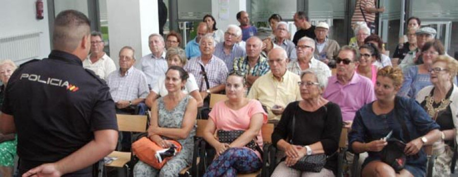 La brigada de Seguridad Ciudadana lleva a Los Rosales el programa “Mi Casa a Salvo”