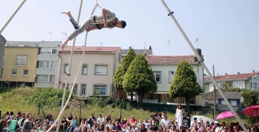 Acrobacias, circo y música en el Rúa  Ext-cénica de Oleiros