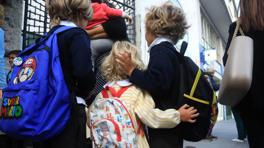 Los alumnos vuelven a las aulas y los atascos a las calles coruñesas