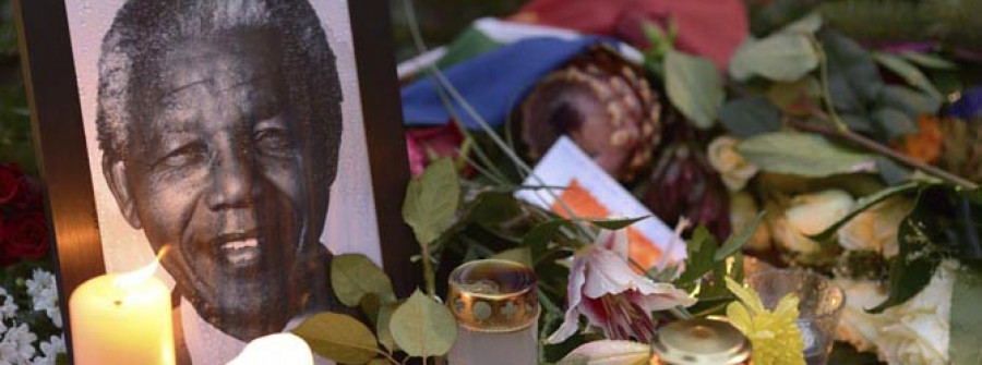 La capilla ardiente de Mandela abre por último día en Pretoria