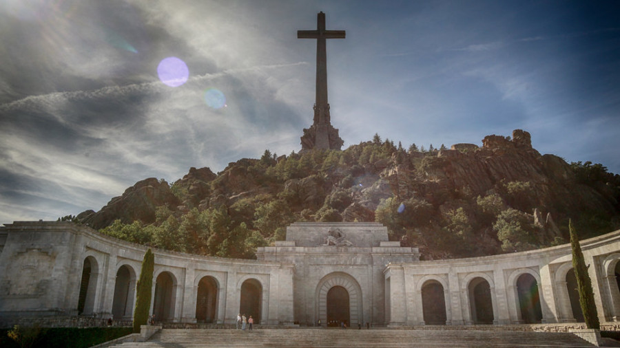 Exhumación Franco: la maquinaria entra en el Valle de los Caídos