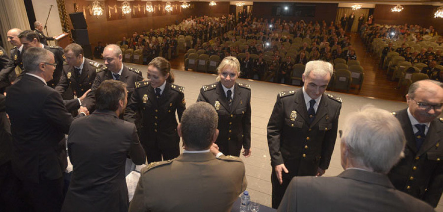 La Policía Nacional celebra el día de su patrón con una entrega de medallas