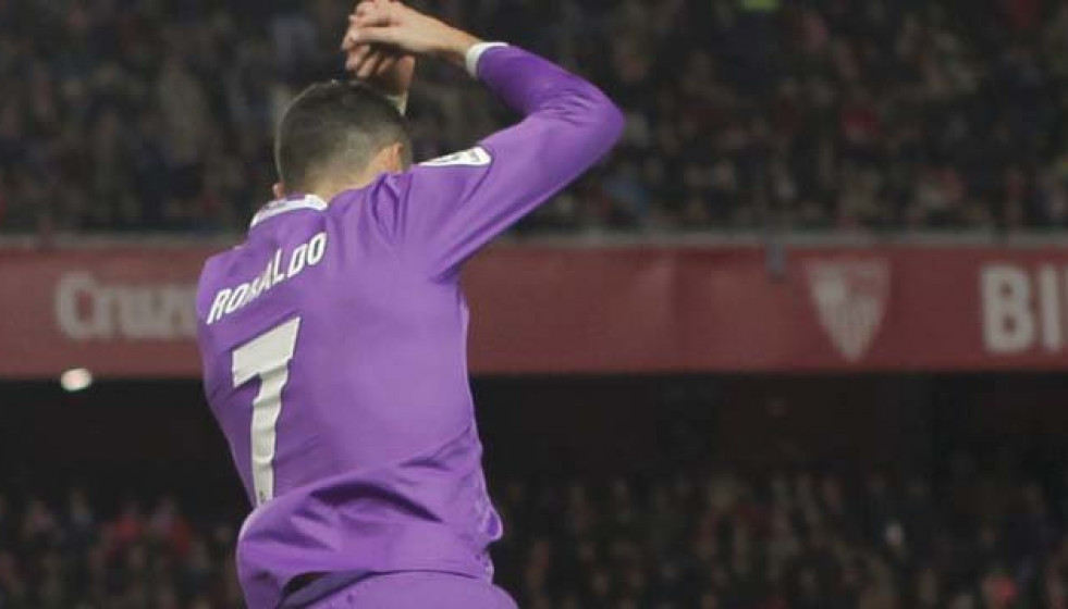 El Sevilla le arrebata el triunfo al Madrid y aprieta la Liga