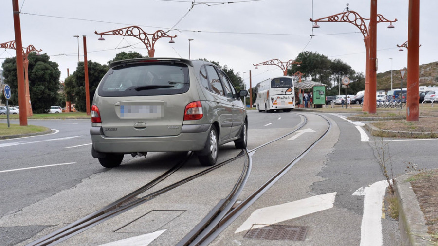 El Ayuntamiento fija para este mandato la recuperación del tranvía o la eliminación de sus infraestructuras