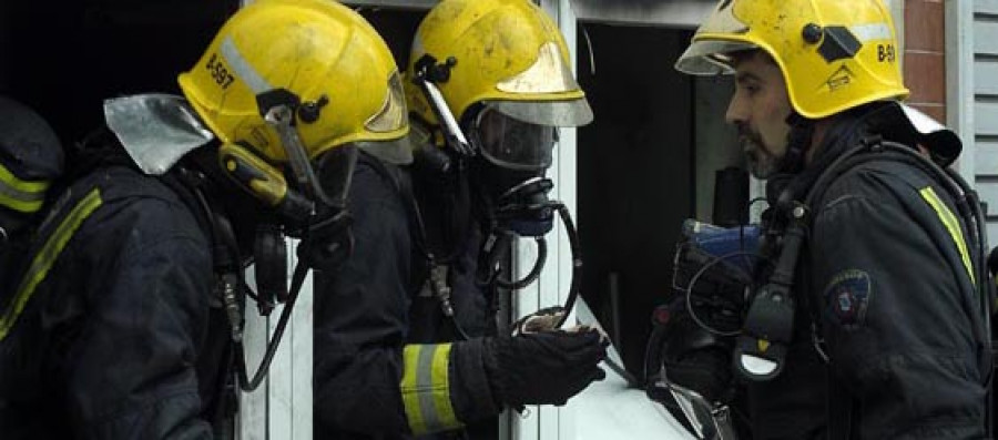 Cortan el tráfico en la plaza de Galicia por la explosión de un cuadro eléctrico