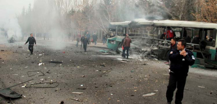 Un nuevo atentado en Turquía se 
salda con trece militares muertos y decenas de heridos