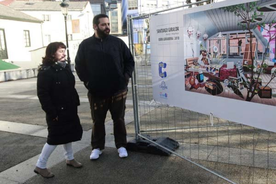 Cambre lleva el arte a la calle con una nueva exposición de pintura en el Campo da Feira